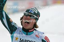 Ski Jumping - FIS Nordic World Ski Championchips - Nordic Combined Individual 15 km - Sapporo (JPN) - 03.03.07: Anssi Koivuranta (FIN) sheering