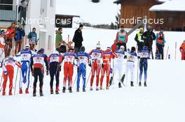 09.12.2007, Davos (SUI): the field leaves the stadium - FIS World Cup cross-country, relay men - Davos (SUI). www.nordicfocus.com. c Manzoni/NordicFocus. Every downloaded picture is fee-liable.