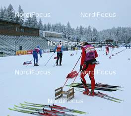 27.12.07, Nove Mesto, Czech Republic (CZE): - FIS world cup cross-country, tour de ski, Venue, in the foreground Reinhard Neuner (AUT), Nove Mesto (CZE). www.nordicfocus.com. c Hemmersbach/NordicFocus. Every downloaded picture is fee-liable.