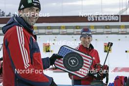 08.02.2008, Oestersund, Sweden (SWE): Lov Gren coach (USA), Jay Haekkinen (USA) - IBU World Championchip of Biathlon, training - Oestersund (SWE). www.nordicfocus.com. c Furtner/NordicFocus. Every downloaded picture is fee-liable.