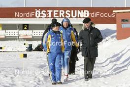 13.02.2008, Oestersund, Sweden (SWE): King Carl XVI. Gustav of Sweden visits the Biathlon Arena. Staffan Eklund left, Wolfgang Pichler (GER), coach Sweden - IBU World Championchip of Biathlon, training - Oestersund (SWE). www.nordicfocus.com. c Furtner/NordicFocus. Every downloaded picture is fee-liable.