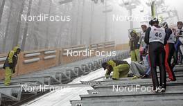 14.02.2008, Liberec, Czech Republic (CZE): setting a new start gate - FIS world cup nordic combined, training, Liberec (CZE). www.nordicfocus.com. c Felgenhauer/NordicFocus. Every downloaded picture is fee-liable.