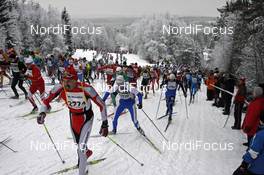 02.03.2008, Mora, Sweden (SWE): two seperate ways lead up the hill - Worldloppet Vasaloppet, Mora (SWE). www.nordicfocus.com. c Felgenhauer/NordicFocus. Every downloaded picture is fee-liable.