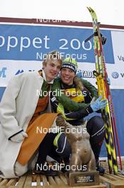 02.03.2008, Mora, Sweden (SWE): the kransmasar and Sandra Hansson (SWE)  - Worldloppet Vasaloppet, Mora (SWE). www.nordicfocus.com. c Felgenhauer/NordicFocus. Every downloaded picture is fee-liable.
