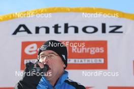 25.01.2009, Antholz, Italy (ITA): Announcer Luis Mahlknecht (ITA)- IBU world cup biathlon, mass women, Antholz (ITA). www.nordicfocus.com. © Manzoni/NordicFocus. Every downloaded picture is fee-liable.