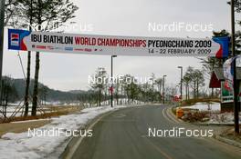 09.02.2009, Pyeong Chang, Korea (KOR): WCH Feature - Accessroad with banner - IBU world championships biathlon, training, Pyeong Chang (KOR). www.nordicfocus.com. © Manzoni/NordicFocus. Every downloaded picture is fee-liable.