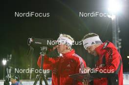 29.11.2009, Oestersund, Sweden (SWE): Frank Schmidt (GER), swiss wax technician, Thomas Uhr (SUI), physio therapist Team Switzerland - IBU world cup biathlon, training, Oestersund (SWE). www.nordicfocus.com. © NordicFocus. Every downloaded picture is fee-liable.