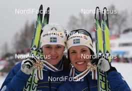 27.02.2009, Liberec, Czech Republic (CZE): medal, l-r Britta Norgren (SWE), Fischer, Rottefella, Swix, Craft, Charlotte Kalla (SWE), Fischer, Salomon, Swix, Craft  - FIS nordic world ski championships, cross-country, medals, Liberec (CZE). www.nordicfocus.com. © Hemmersbach/NordicFocus. Every downloaded picture is fee-liable.
