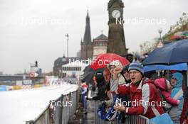 06.12.2009, Duesseldorf, Germany (GER): spectators in Duesseldorf - FIS world cup cross-country, team sprint, Duesseldorf. www.nordicfocus.com. © Felgenhauer/NordicFocus. Every downloaded picture is fee-liable.