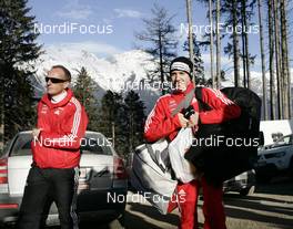 04.01.2009, Innsbruck, Austria (AUT): l-r: Gary Furrer (SUI), head of Skijumping Swiss-Ski, Simon Ammann (SUI), Fischer, adidas - FIS world cup ski jumping, four hills tournament, individual HS130, Innsbruck (AUT). www.nordicfocus.com. © Furtner/NordicFocus. Every downloaded picture is fee-liable.
