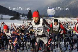 01.02.2009, Oberammergau, Germany (GER): over the first hill - Worldloppet Koenig Ludwig Lauf, Oberammergau (GER). www.nordicfocus.com. © Felgenhauer/NordicFocus. Every downloaded picture is fee-liable.