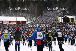 01.03.2009, Mora, Sweden (SWE): so many people going up the hill - Worldloppet Vasaloppet, Mora (SWE). www.nordicfocus.com. © Felgenhauer/NordicFocus. Every downloaded picture is fee-liable.