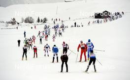 13.12.2009, Livigno, Italy (ITA): long row of athletes - FIS Marathon Cup La Sgambeda, Livigno (ITA). www.nordicfocus.com. © Felgenhauer/NordicFocus. Every downloaded picture is fee-liable.