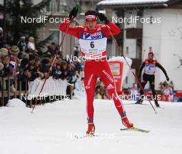 06.01.2010, Cortina-Toblach, Italy (ITA): Dario Cologna (SUI), Fischer, Rottefella, Alpina, Swix, adidas  - FIS world cup cross-country, tour de ski, 30km men handicap start, Cortina-Toblach (ITA). www.nordicfocus.com. © Hemmersbach/NordicFocus. Every downloaded picture is fee-liable.