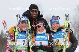12.02.2011, Fort Kent, United States of America (USA): (l-r): Marie Dorin (FRA), Rossignol, Rottefella, OneWay, Scottie Pippen (USA), Basketball Hall of Famer, Andrea Henkel (GER), Fischer, Rottefella, Exel, adidas, Toko, Magdalena Neuner (GER), Fischer, Rottefella, Exel, adidas - IBU world cup biathlon, pursuit women, Fort Kent (USA). www.nordicfocus.com. © Manzoni/NordicFocus. Every downloaded picture is fee-liable.