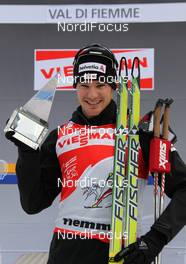 09.01.2011, Val di Fiemme, Italy (ITA): Tour de Ski overall winner Dario Cologna (SUI), Fischer, Rottefella, Alpina, Swix, Odlo  - FIS world cup cross-country, tour de ski, final climb men, Val di Fiemme (ITA). www.nordicfocus.com. © Hemmersbach/NordicFocus. Every downloaded picture is fee-liable.
