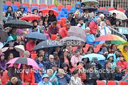 26.08.2012, Puettlingen, Germany (GER): spectators during rain - 8th ODLO City Biathlon, Puettlingen (GER). www.nordicfocus.com. © Felgenhauer/NordicFocus. Every downloaded picture is fee-liable.