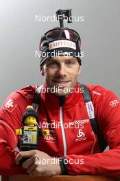 27.11.2012, Oestersund, Sweden (SWE): Simon Hallenbarter (SUI), Rossignol, Rottefella, KV+, ODLO, Alpina - IBU world cup biathlon, supplier photoshooting, Oestersund (SWE). www.nordicfocus.com. © Manzoni/NordicFocus. Every downloaded picture is fee-liable.