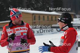 10.02.2012, Nove Mesto, Czech Republic (CZE): l-r: Trond Nystad (NOR), coach Men Team Norway talking with Eldar Roenning (NOR), Rossignol, Rottefella, Swix  - FIS world cup cross-country, training, Nove Mesto (CZE). www.nordicfocus.com. © Hemmersbach/NordicFocus. Every downloaded picture is fee-liable.