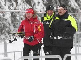 17.02.2012, Szklarska Poreba, Poland (POL): Justyna Kowalczyk (POL), Fischer, Rottefella, Swix guarded by security - FIS world cup cross-country, individual sprint, Szklarska Poreba (POL). www.nordicfocus.com. © Hemmersbach/NordicFocus. Every downloaded picture is fee-liable.