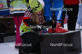 30.11.2012, Kuusamo, Finland (FIN): a volunteer setting the timing transponder  - FIS world cup cross-country, individual sprint, Kuusamo (FIN). www.nordicfocus.com. © Laiho/NordicFocus. Every downloaded picture is fee-liable.