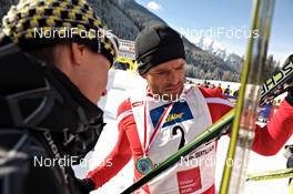 21.01.2012, Lienz, Austria (AUT): Martin Sutter (AUT), Fischer, Skinfit inspects damages on his Fischer skis - Worldloppet Dolomitenlauf Classic Race, Lienz (AUT). www.nordicfocus.com. © Felgenhauer/NordicFocus. Every downloaded picture is fee-liable.