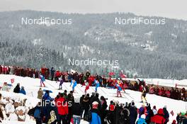 17.03.2013, Oslo, Norway (NOR): a chasing group passes spectators - FIS world cup cross-country, mass women, Oslo (NOR). www.nordicfocus.com. © Felgenhauer/NordicFocus. Every downloaded picture is fee-liable.