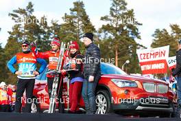 22.03.2013, Falun, Sweden (SWE): l-r: Petter Northug (NOR), Justyna Kowalczyk (POL), with BMW xDrive Trophy - FIS world cup cross-country, cups, Falun (SWE). www.nordicfocus.com. © Felgenhauer/NordicFocus. Every downloaded picture is fee-liable.