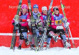 08.12.2013, Lillehammer, Norway (NOR): (l-r) Kikkan Randall (USA), Fischer, Swix, Salomon, Sadie Bjornsen (USA), Fischer, Swix, Salomon, Jessica Diggins (USA), Salomon, One Way and Elizabeth Stephen (USA), Rossignol, One Way, Rottefella - FIS world cup cross-country, 4x5km women, Lillehammer (NOR). www.nordicfocus.com. © Laiho/NordicFocus. Every downloaded picture is fee-liable.
