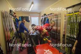 21.01.2015, Antholz, Italy (ITA): Fun in the Swiss Wax cabine with Sascha Koenig (GER) and Frank Schmidt (GER) - IBU world cup biathlon, training, Antholz (ITA). www.nordicfocus.com. © Manzoni/NordicFocus. Every downloaded picture is fee-liable.