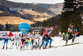 08.01.2015, Cortina-Toblach, Italy (ITA): the wave start group in the first corner - FIS world cup cross-country, tour de ski, pursuit women, Cortina-Toblach (ITA). www.nordicfocus.com. © Felgenhauer/NordicFocus. Every downloaded picture is fee-liable.