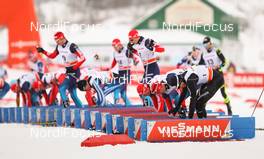 25.01.2015, Rybinsk, Russia (RUS): the leading group changing skis - FIS world cup cross-country, skiathlon men, Rybinsk (RUS). www.nordicfocus.com. © Laiho/NordicFocus. Every downloaded picture is fee-liable.