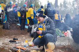 27.02.2015, Falun, Sweden (SWE): Fans along the cross country tracks in Falun - FIS nordic world ski championships, cross-country, 4x10km men, Falun (SWE). www.nordicfocus.com. © NordicFocus. Every downloaded picture is fee-liable.