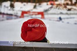 06.12.2015, Lillehammer, Norway (NOR): a Viessmann hat waiting   - FIS world cup nordic combined, individual gundersen HS138/10km, Lillehammer (NOR). www.nordicfocus.com. © Felgenhauer/NordicFocus. Every downloaded picture is fee-liable.