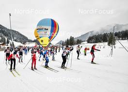 24.01.2015, Tannheimer Tal, Austria (AUT) - Bad Hindelang, Germany (GER):  start - Skitrail Tannheimertal (AUT) - Bad Hindelang (GER). www.nordicfocus.com. © Felgenhauer/NordicFocus. Every downloaded picture is fee-liable.