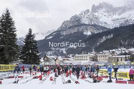 25.01.2015, Val di Fassa/Val di Fiemme, Italy (ITA): Preparation at the start - FIS Marathon Cup Marcialonga, Val di Fassa/Val di Fiemme (ITA). www.nordicfocus.com. © Oesth/NordicFocus. Every downloaded picture is fee-liable.