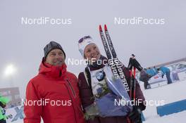 03.12.2016, Oestersund, Sweden, (SWE): Andy Mettler (SUI), Rossignol Race Service, Marie Dorin (FRA), (l-r) - IBU world cup biathlon, sprint women, Oestersund (SWE). www.nordicfocus.com. © Manzoni/NordicFocus. Every downloaded picture is fee-liable.