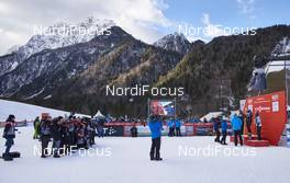 16.01.2016, Planica, Slovenia (SLO): photographers and  Astrid Uhrenholdt Jacobsen (NOR), Stina Nilsson (SWE), Heidi Weng (NOR), (l-r),   - FIS world cup cross-country, individual sprint, Planica (SLO). www.nordicfocus.com. © Felgenhauer/NordicFocus. Every downloaded picture is fee-liable.