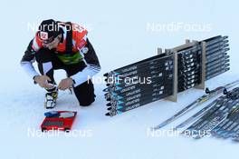 16.12.2016, Ramsau, Austria (AUT): Measuring the snow temperature, Salomon skis   - FIS world cup nordic combined, training, Ramsau (AUT). www.nordicfocus.com. © Rauschendorfer/NordicFocus. Every downloaded picture is fee-liable.