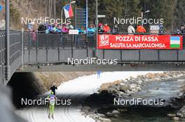 31.01.2016, Molina di Fiemme, Italy (ITA): spectators at Pozza di Fassa  - Ski Classics and FIS Marathon Cup Marcialonga, Molina di Fiemme (ITA). www.nordicfocus.com. © Rauschendorfer/NordicFocus. Every downloaded picture is fee-liable.