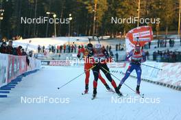 Biathlon - IBU World Cup Biathlon pursuit men 15km - Ostersund (SWE): Raphael Poiree (FRA), Ole Einar Bjoerndalen (NOR), Dmitri Iarochenko (RUS).