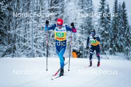 05.12.2021, Lillehammer, Norway (NOR): Jonas Baumann (SUI), David Norris (USA), (l-r)  - FIS world cup cross-country, 4x7.5km men, Lillehammer (NOR). www.nordicfocus.com. © Modica/NordicFocus. Every downloaded picture is fee-liable.