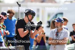 15.09.2023, La Feclaz, France (FRA): Emilien Jacquelin (FRA), Jean-Pierre Amat (FRA), Olympic Champion and shooting coach Team France, (l-r) - Biathlon Samse Summer Tour, training, La Feclaz (FRA). www.nordicfocus.com. © Manzoni/NordicFocus. Every downloaded picture is fee-liable.