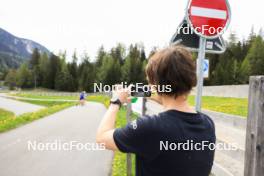 20.05.2024, Lenzerheide, Switzerland (SUI): Sandra Flunger (AUT) coach Team Switzerland - Biathlon summer training, Lenzerheide (SUI). www.nordicfocus.com. © Manzoni/NordicFocus. Every downloaded picture is fee-liable.