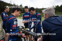 15.06.2024, Correncon-en-Vercors, France (FRA): Emilien Jacquelin (FRA), Oscar Lombardot (FRA), Eric Perrot (FRA), Quentin Fillon Maillet (FRA), Jean-Pierre Amat (FRA), Olympic Champion and shooting coach Team France, (l-r) - Biathlon summer training, Correncon-en-Vercors (FRA). www.nordicfocus.com. © Joly/NordicFocus. Every downloaded picture is fee-liable.