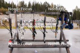 13.10.2024, Ramsau am Dachstein, Austria (AUT): Event Feature: Rifle rack with rifles of Swiss-Ski athletes - Biathlon summer training, Ramsau am Dachstein (AUT). www.nordicfocus.com. © Manzoni/NordicFocus. Every downloaded picture is fee-liable.