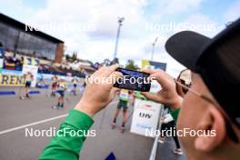 23.08.2024, Otepaeae, Estonia (EST): Fan taking photos at the start Event Feature: - IBU Summer Biathlon World Championships, super sprint men, Otepaeae (EST). www.nordicfocus.com. © Manzoni/NordicFocus. Every downloaded picture is fee-liable.