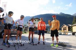 14.08.2024, Ulrichen, Switzerland (SUI): Laura Gimmler (GER), Lena Keck (GER), Sofie Krehl (GER), Per Nilsson (SWE), coach Team Germany, Axel Teichmann (GER), (l-r) - Cross-Country summer training, Ulrichen (SUI). www.nordicfocus.com. © Manzoni/NordicFocus. Every downloaded picture is fee-liable.