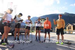 14.08.2024, Ulrichen, Switzerland (SUI): Cyrill Faehndrich (SUI), Laura Gimmler (GER), Lena Keck (GER), Sofie Krehl (GER), Per Nilsson (SWE), coach Team Germany, Axel Teichmann (GER), (l-r) - Cross-Country summer training, Ulrichen (SUI). www.nordicfocus.com. © Manzoni/NordicFocus. Every downloaded picture is fee-liable.