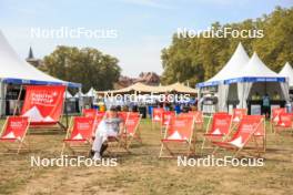 30.08.2024, Annecy, France (FRA): Event Feature: sepctators use the chairs - Martin Fourcade Nordic Festival Biathlon, Annecy (FRA). www.nordicfocus.com. © Manzoni/NordicFocus. Every downloaded picture is fee-liable.